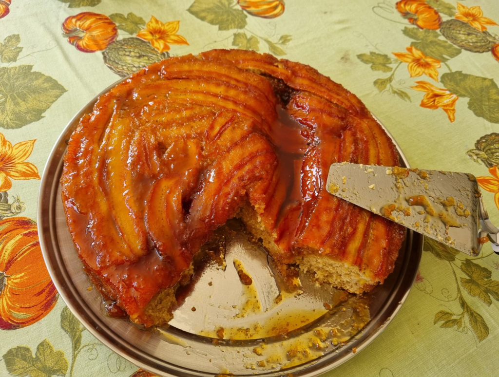 delicioso bolo de banana em fatias