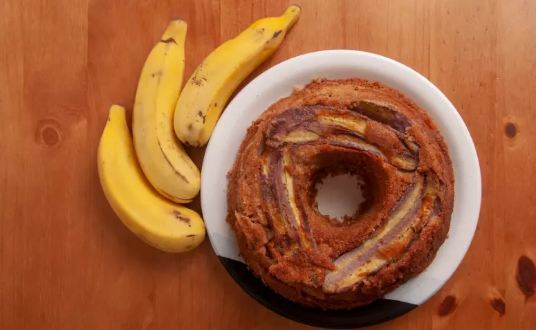 como se faz bolo de banana receita