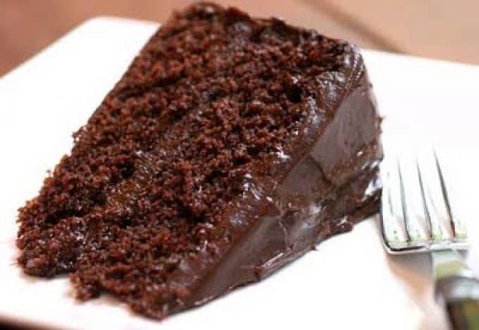 ESSE É O BOLO DE CHOCOLATE MAIS FÁCIL, DELICIOSO E MOLHADINHO 